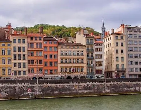 Homestay Proche Lyon Croix Rousse / Parking / Metro